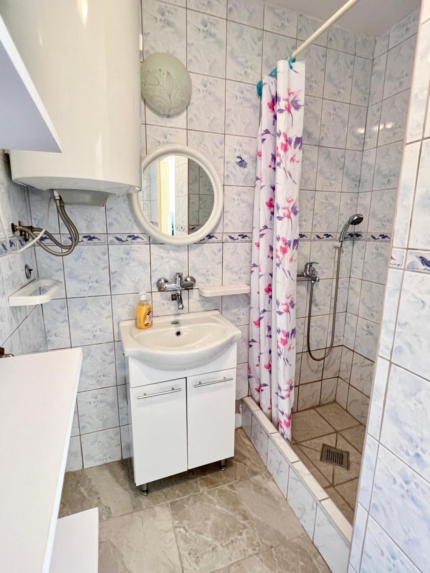 Apartmani Lidija Karin Donji Donji Karin Kültér fotó